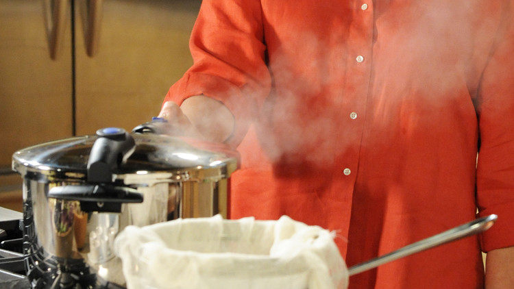 Pressure Cooker Chicken Stock
